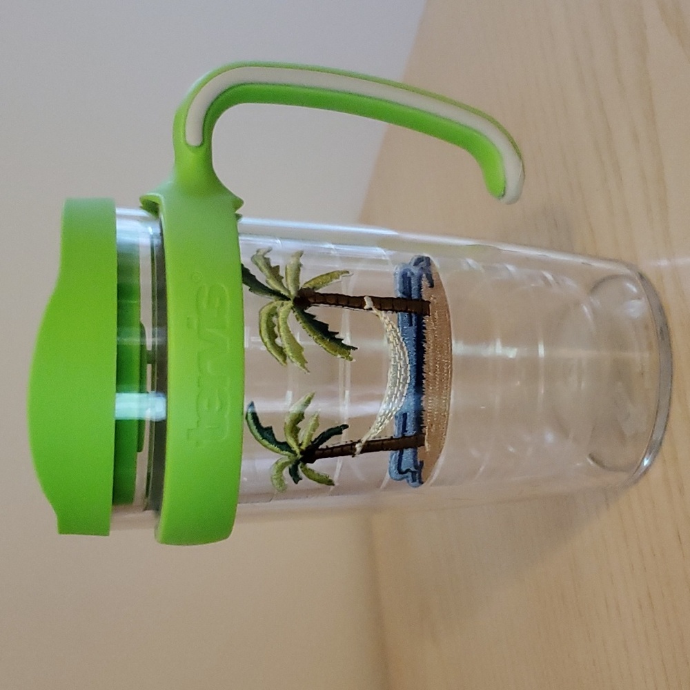 Tervis 16oz cup with lid and handle.